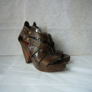 Matisse Brown Strappy Platform Sandal - 7.5 EUC!